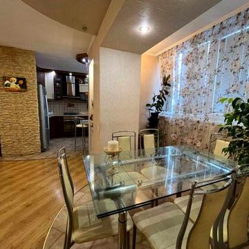 4-кімнатна з ремонтом, 3 спальні, меблі+техніка, Заходь і живи!