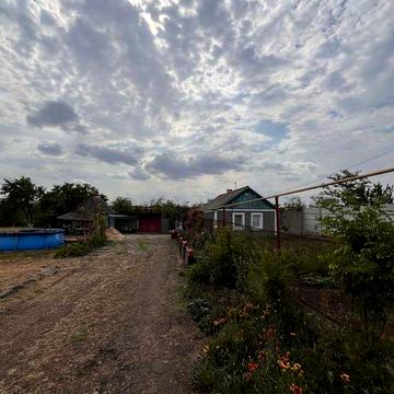 Продаються два будинки на одному подвірї