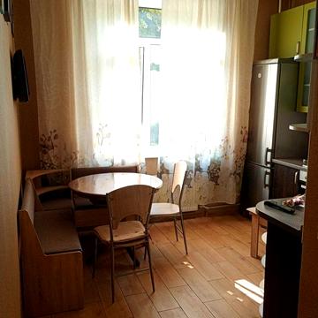 Тарасівська вул., 3