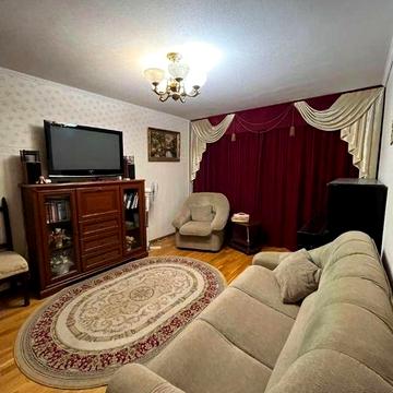 Здається з 29.08-3х к.кв м.Позняки М.Драгоманова