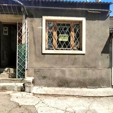 Продам 1 кім 1пов.1пов.+великий підвал під комерцію14000у.о