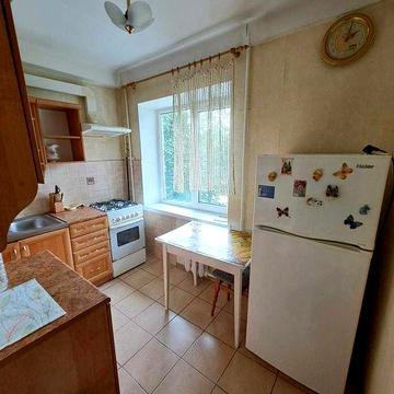 Березняки, 2к роздільна, є газ, низький поверх, Тичини 9