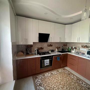Богдана Хмельницького вул., 275