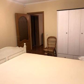 Київ, Дарницький, Драгоманова 20 3-х кімнатна, 80м.кв.