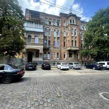 Продам квартиру в центре Одессе на улице Спиридоновская 8