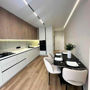 Велика, стильна 2-кім. з ремонтом, укомплктована в центрі, БЕЗ КОМІСІЇ