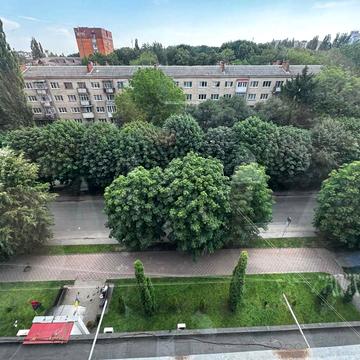 Інститутська вул., 18