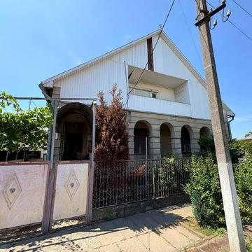 Захисників України пл. (Дружби Народів)