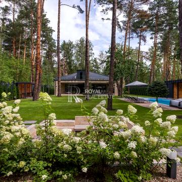 Плютовська вул., 25