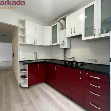 Продам 3кімнатну квартиру на вулиці Набережна.62м2. Є-відновлення.