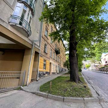 Тараса Бобанича "Хаммера" вул., 7