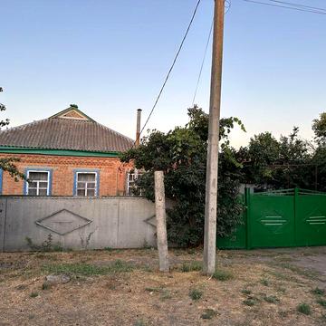 будинок з земельною ділянкою