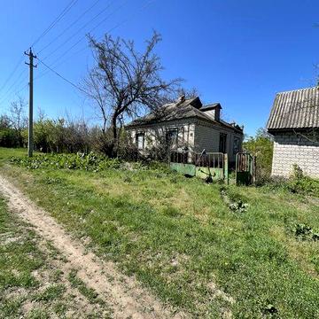 Продам земельну ділянку в селі