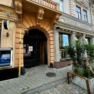 Продаж квартири, вул. Чайковського