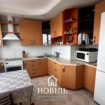 Композитора Лятошинського вул., 2