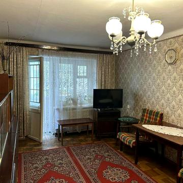 Варненська вул., 8