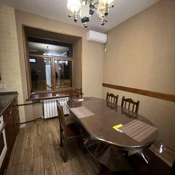 Сдам 2 комнатную квартиру , ЮЖД, сталинка