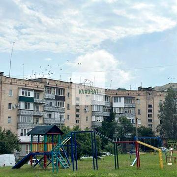 Продам простору 3-кімнатну квартиру на мікрорайоні