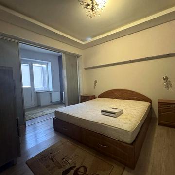 Академіка Амосова вул., 6