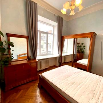 Саксаганського вул., 30