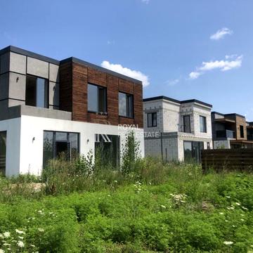 Паркова вул., 1