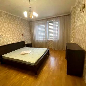 Миколи Бажана просп., 14