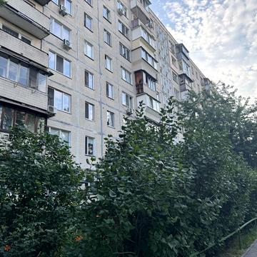 Мілютенка вул., 44