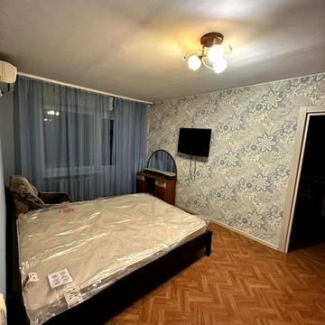 Космонавтів вул., 25/3