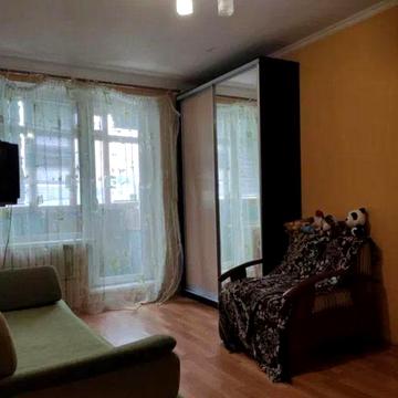 ЗАТИШНА квартира з ремонтом біля метро Васильківська
