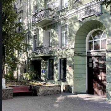 Богдана Хмельницького вул., 57