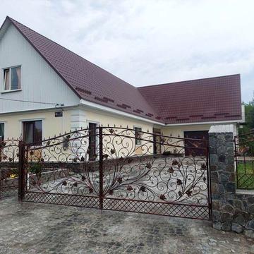 Продається житловий будинок новий великий з гаражем та підвалом