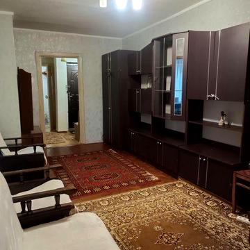 Сдам 2 комнатную квартиру на 1 м этаже в районе Коммунального рынка