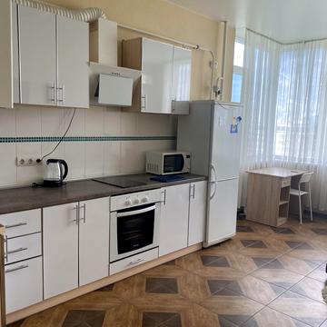 Академіка Писаржевського вул., 8а