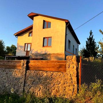 Продається триповерховий будинок на Вінницьких Хуторах