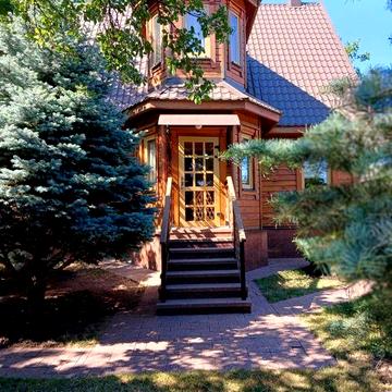 Розкішний будинок з каміном і садом — ідеальне місце для життя