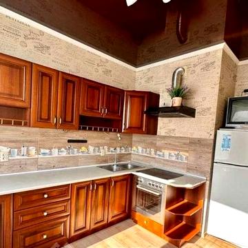 Михайлівська вул., 8