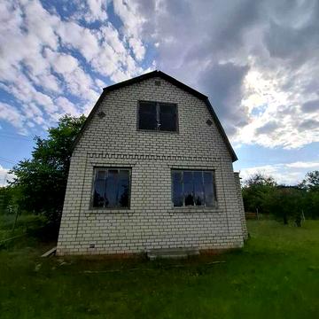 В Люботине продам кирпичную дачу