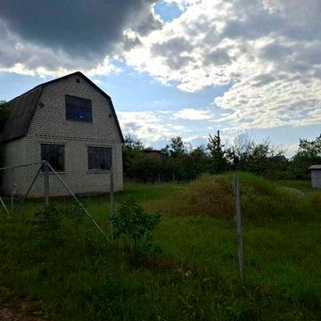 В Люботине продам кирпичную дачу