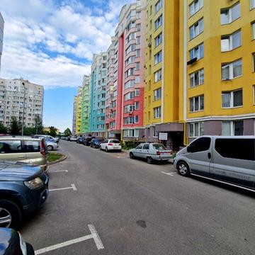Теплична вул., 48