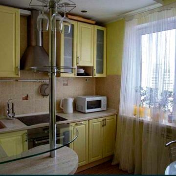 Термінова оренда 3 к.кв вул. А.Ахматової, 19