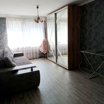 Продається  на другому поверсі двушка