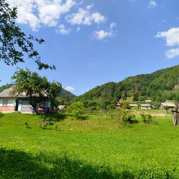 Будинок, земля в Карпатах, жилий стан