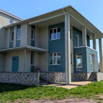 Новий ексклюзивний будинок в центрі міста Прилуки