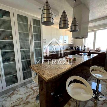 Простора 4-к квартира 186 м² ЖК " Лазурний блюз " ЖК Лазурный блюз