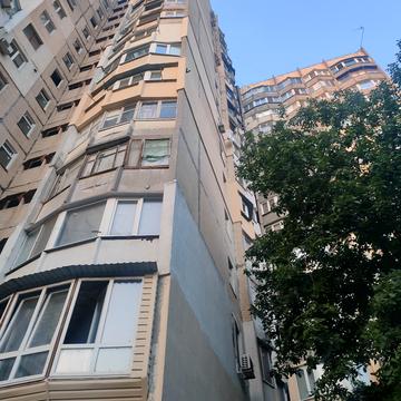 Академіка Корольова вул., 90а