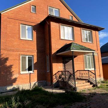 Продам два дома в охраняемом поселке Флоринка, метро Победа