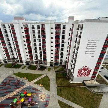 Велика 1-к перепланована у півторачку, район Бам, неподалік парку