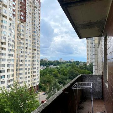 Тетяни Яблонської вул., 1