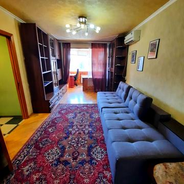 Леся Курбаса просп., 10-Б