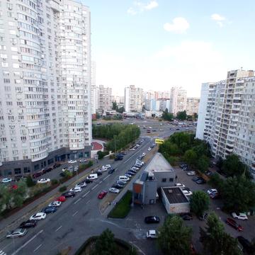 Михайла Гришка вул., 10